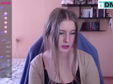 girl
        minnie_olson_ cam image #551956