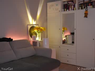 girl
        _blackbee_ cam image #1880744