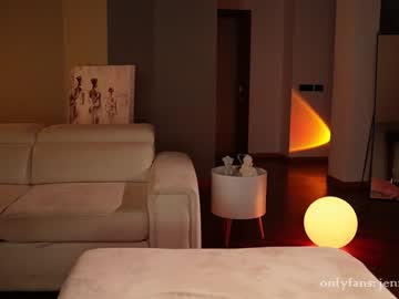 girl
        therealbonnieclydex cam image #2540832