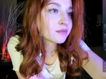 girl
        zoe__0 cam image #3958243