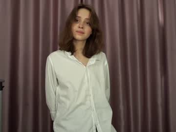 girl
        min_burgerbb cam image #2641101