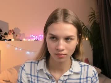 girl
        sharonmorgans cam image #337652