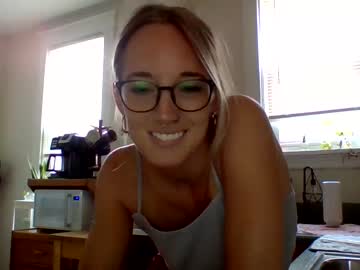 girl
        parkerriley1469 cam image #1281296