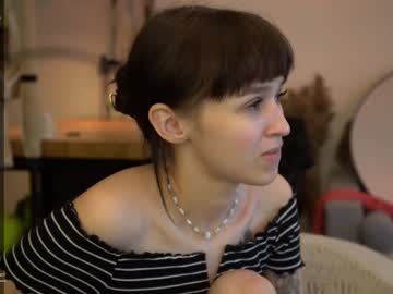 girl
        diruriru cam image #2395316