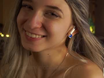 girl
        checkmypeach cam image #3641359