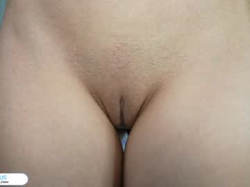 girl
        dovia cam image #3038588
