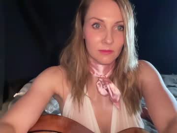 girl
        kaileeshy cam image #220438