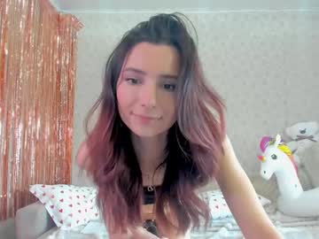 girl
        crystalnut cam image #4356532