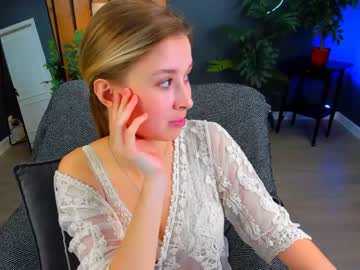 girl
        milablush cam image #1142028