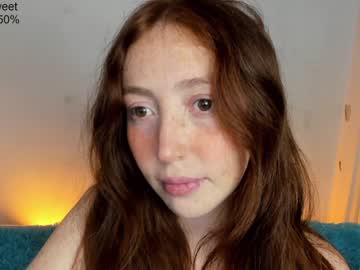 girl
        niilaa cam image #1611449
