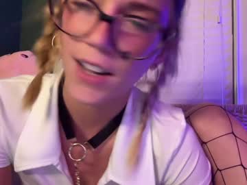 girl
        oliviahansleyy cam image #3481125