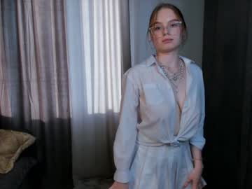 girl
        maureenboustead cam image #2907464