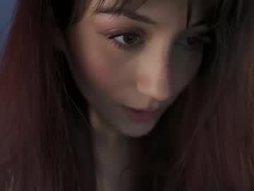 girl
        greeny_mat cam image #4378919