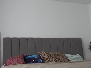 girl
        beyllove_d cam image #1793097