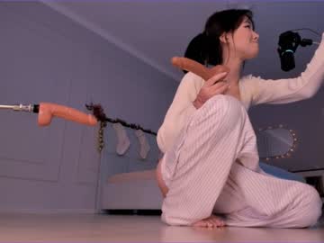 girl
        aerri_lee cam image #270215