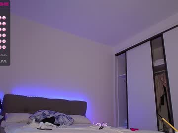 girl
        callme_star cam image #1423784