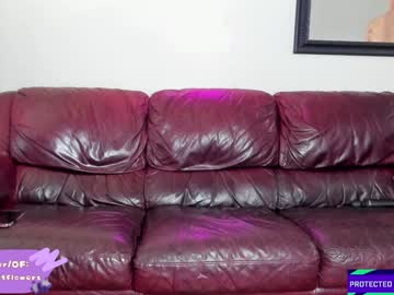 girl
        violetttflowers cam image #1300305