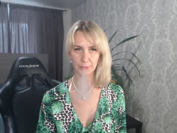 girl
        vanessakleiner cam image #2494126