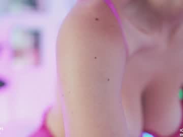 girl
        katdreams cam image #1238283