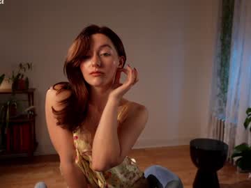 girl
        alisonrouge cam image #2885920