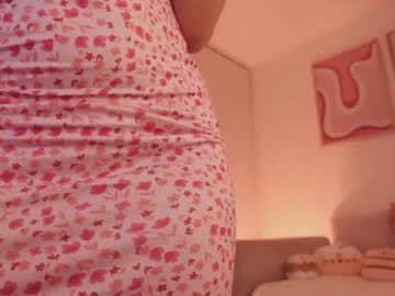 girl
        sofiacastillo_ cam image #2755229