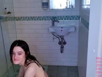 girl
        mia_g_ cam image #2907568