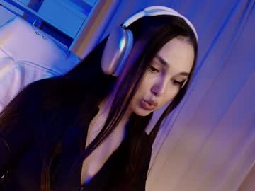 girl
        hollyextra cam image #4316399