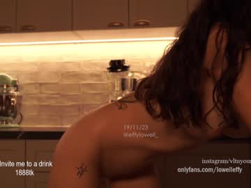 girl
        effylowell_ cam image #1924911