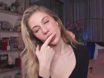 girl
        _icecrystal cam image #3390745