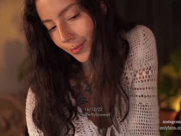 girl
        effyloweell cam image #306013