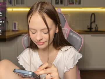 girl
        sweeety_tweety cam image #3561767