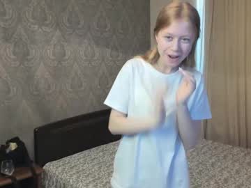girl
        keeleycoldwell cam image #2935956