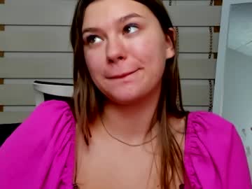 girl
        monika_youu cam image #3606984