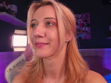 girl
        dreamy_kira cam image #3468056