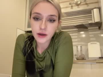 girl
        crrystalluna cam image #1579476