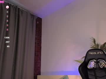 couple
        alice_leey cam image #3357567