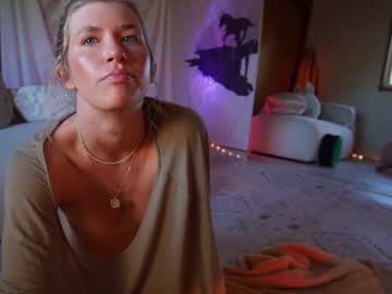 girl
        lucy_gooosey cam image #4389825