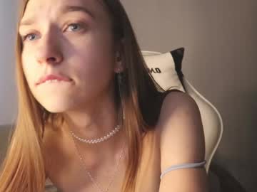 girl
        alisaa_01 cam image #3295283