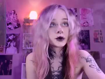 girl
        lollyshy__ cam image #4460909