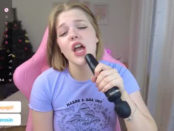 girl
        maya_blonde18 cam image #3911766