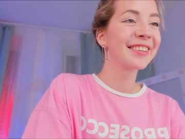 girl
        emmi_rosee cam image #2614044